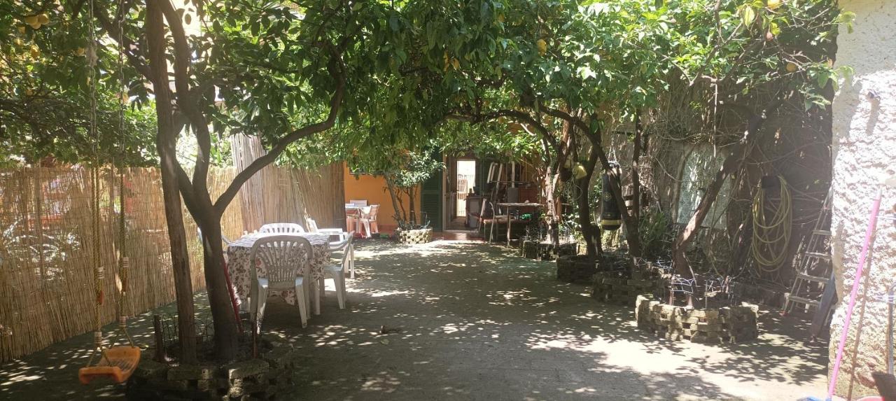 Отель Il Giardino Nascosto Неаполь Экстерьер фото