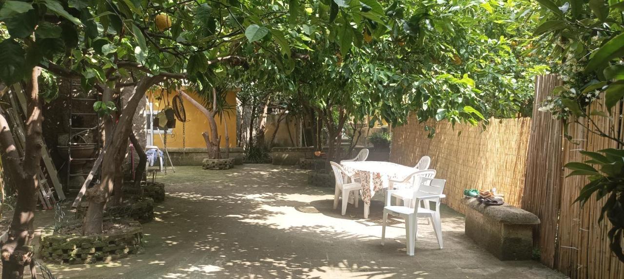 Отель Il Giardino Nascosto Неаполь Экстерьер фото